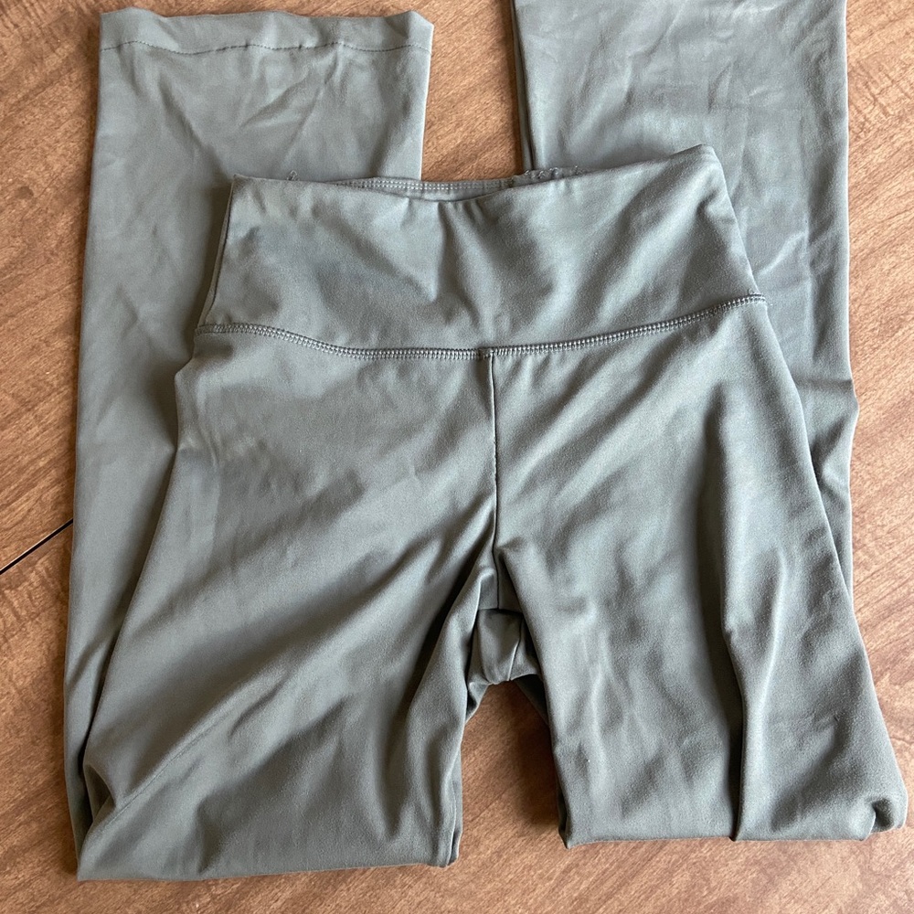 AE The Everything Flaire olive green size S